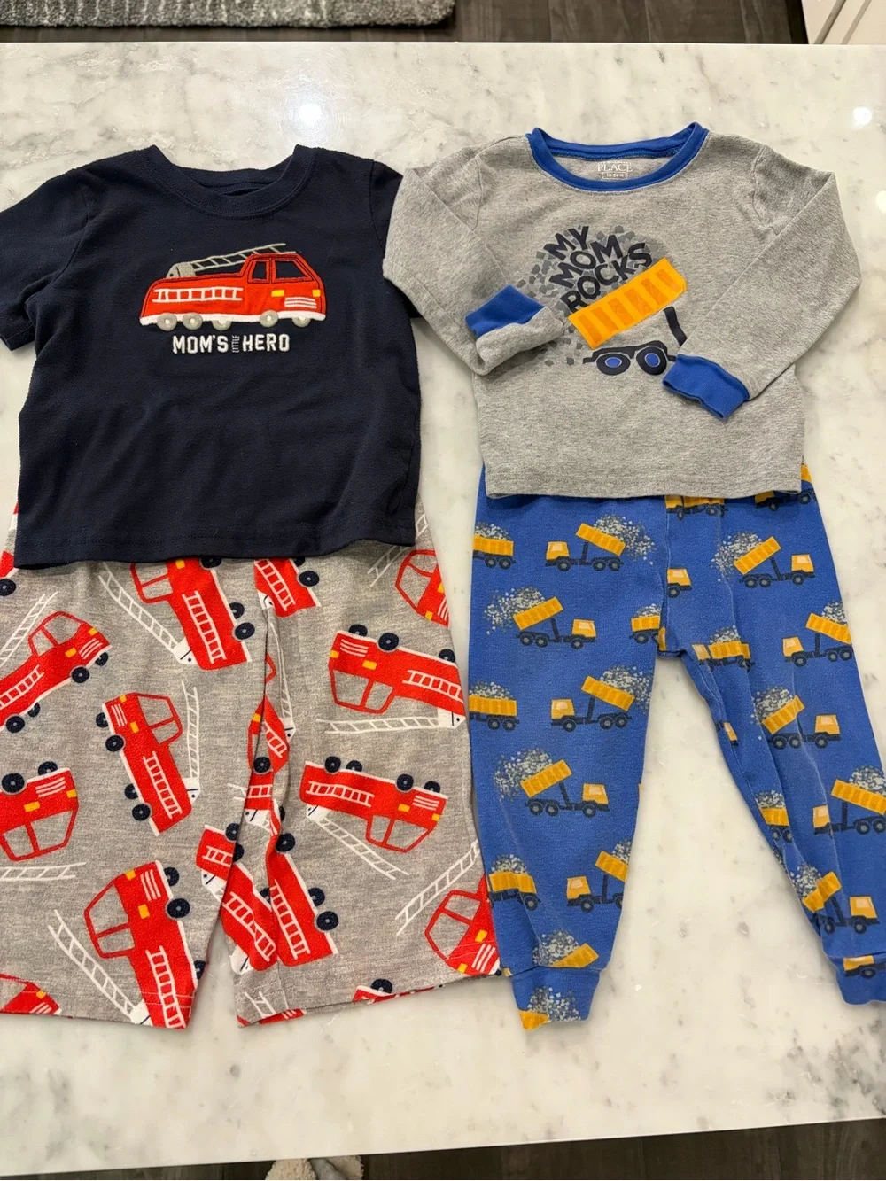Bundle of 8 pajamas size 18 months